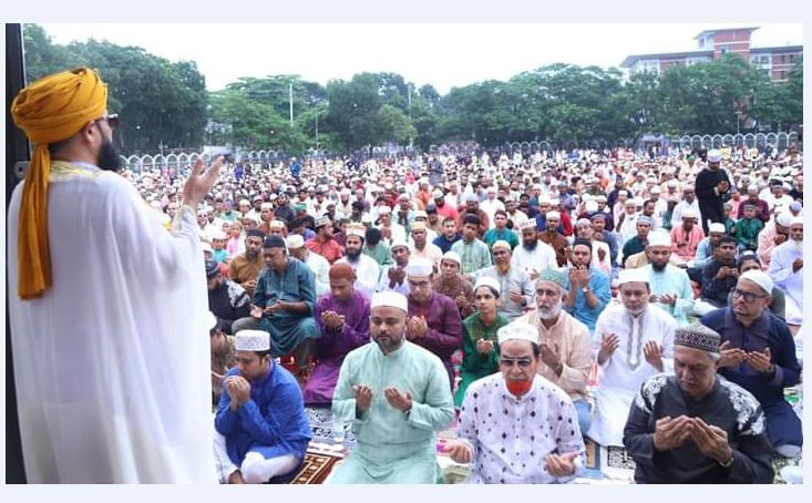 কুমিল্লা কেন্দ্রীয় ঈদগাহে পবিত্র ঈদুল আজহার প্রধান জামাত অনুষ্ঠিত