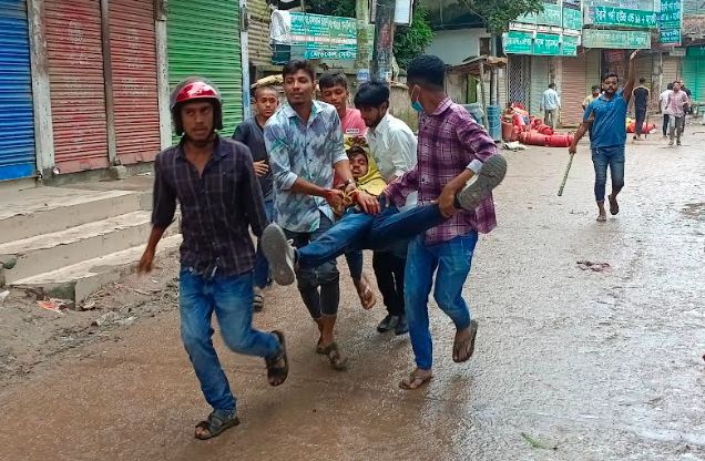 দেবীদ্বারে আন্দোলনকারীদের সাথে আওয়ামীলীগ সমর্থকদের দফায় দফায় সংঘর্ষ: গুািলবিদ্ধ হয়ে নিহত-১ আহত ৫০