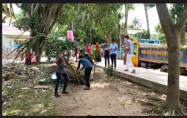 ঝিনাইদহে হাসপাতাল পরিস্কার ও শৃঙ্খলা ফেরাতে শিক্ষার্থীরা