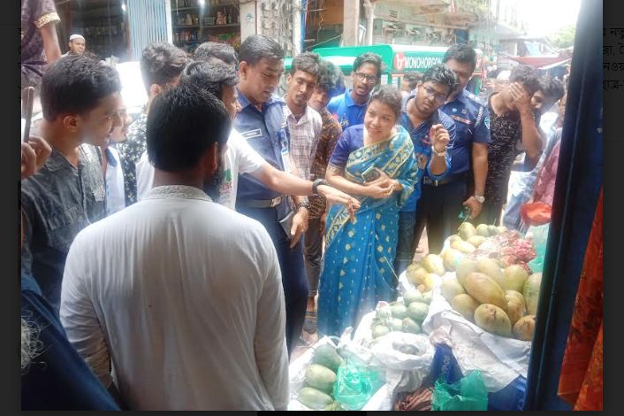 মনোহরগঞ্জ বাজার মনিটরিং ও যানজট নিরসনে শিক্ষার্থী – প্রশাসনের ও থানার কার্যক্রম শুরু