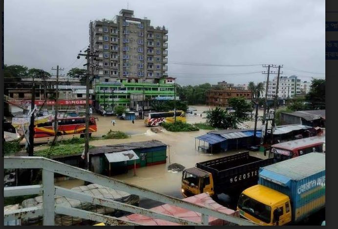 বন্যার পানিতে তলিয়ে গেছে ঢাকা-চট্টগ্রাম মহাসড়ক