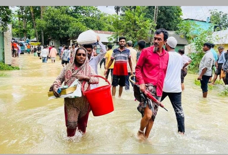 কুমিল্লায় নদীর পানি কমলেও বন্যা পরিস্থিতির উন্নতি নেই