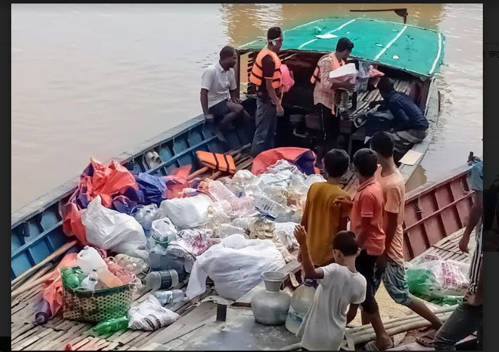 বুড়িচংয়ে বন্যার্তদের মাঝে ত্রাণ সামগ্রী বিতরণ করেন জিহান গ্রুপ ও বিভিন্ন স্বেচ্ছাসেবী সংগঠন