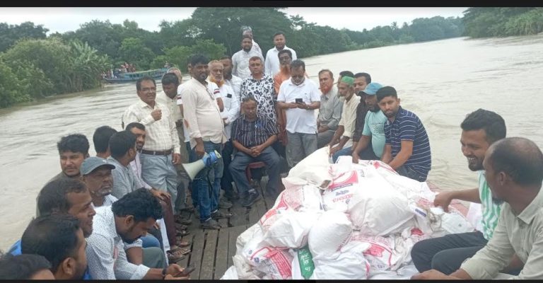 তিতাসে বন্যার্তদের পাশে এপিএস মতিন খান