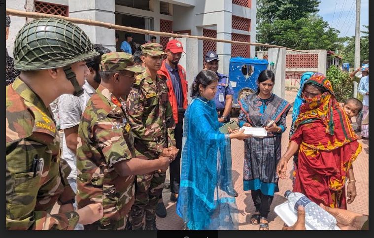 মনোহরগঞ্জে প্রশাসনের কর্মকর্তাদের সাথে ব্রিগেড কমান্ডার এর মতবিনিময়