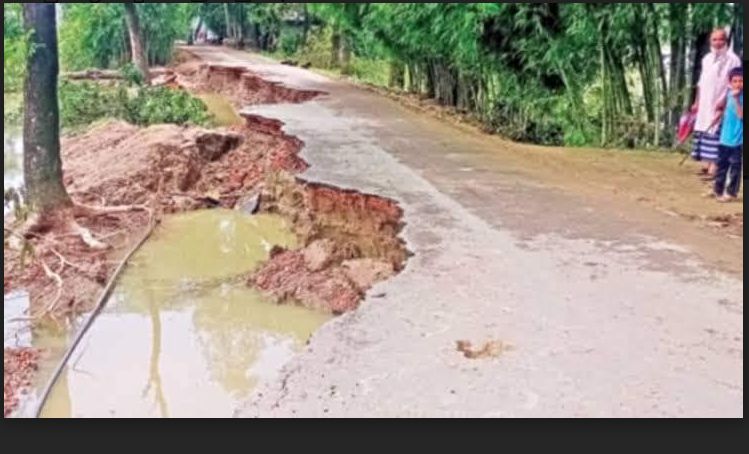 ব্রাহ্মণপাড়ায় বন্যার পানি কমতে শুরু করলেও ভেসে উঠছে ক্ষতচিহ্ন