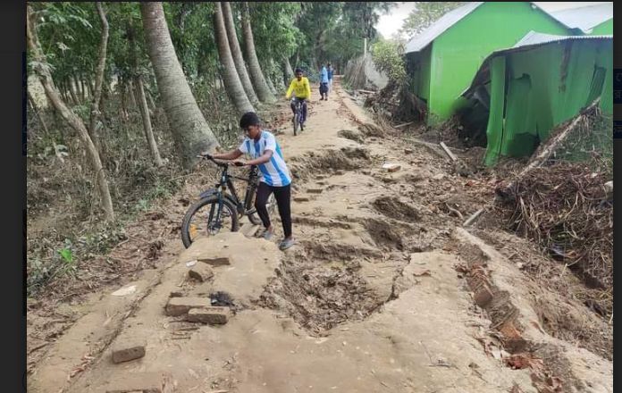 কুমিল্লায় কমছে বন্যার পানি, ফুটে উঠছে ক্ষতচিহ্ন