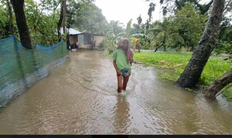 কক্সবাজার টেকনাফে ভারী বৃষ্টিতে  ৫০টি’র বেশি গ্রাম প্লাবিত