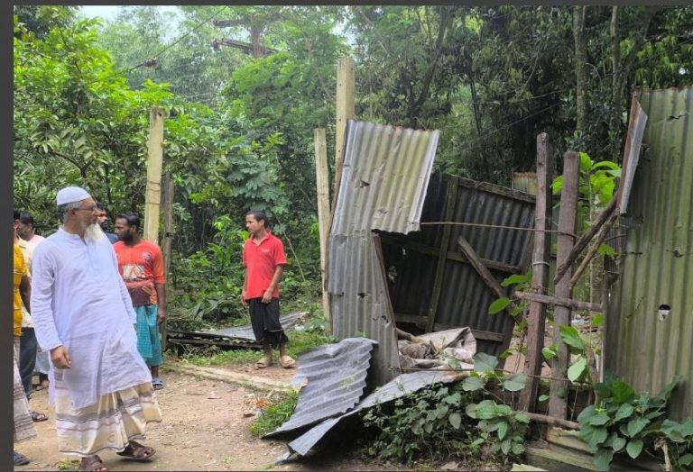 দেবীদ্বারে জুয়া খেলাকে কেন্দ্র করে সংঘর্ষ; আহত ৫০  দোকানপাঠ ভাংচুর লুপাটের অভিযোগ