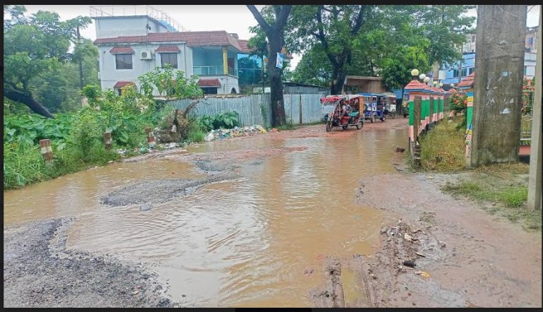 ব্রাহ্মণপাড়া মেজর গনি সড়ক  ২১ কিলোমিটার সড়কে সময় লাগে ৯০ মিনিট