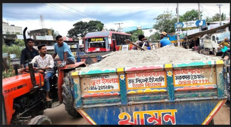 মুরাদনগরে নিষিদ্ধ ট্রাক্টরে অতিষ্ঠ  জনজীবন