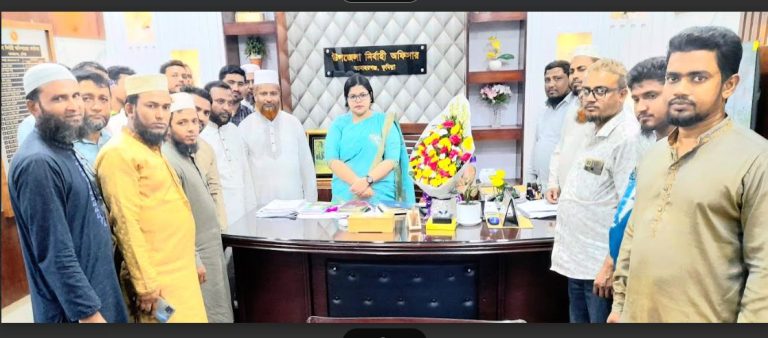 মনোহরগঞ্জ উপজেলা ইউএনও’র সাথে জামায়াতের সৌজন্য সাক্ষাত সকল বৈষম্য দূর ও সততার সাথে সবাইকে নিয়ে কাজ করার আহবান