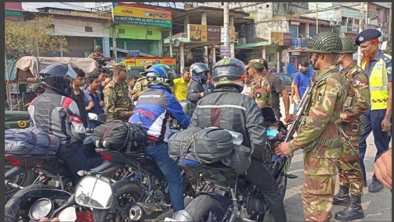 চৌদ্দগ্রামে ফুটপাত অবৈধ দখলমুক্ত রাখতে যৌথ বাহিনীর বিশেষ অভিযান