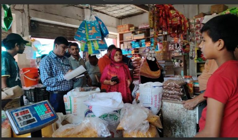 ব্রাহ্মণপাড়ায় ভোক্তা অধিদপ্তরের নানা অনিয়মের অভিযোগে চার দোকানীকে জরিমানা