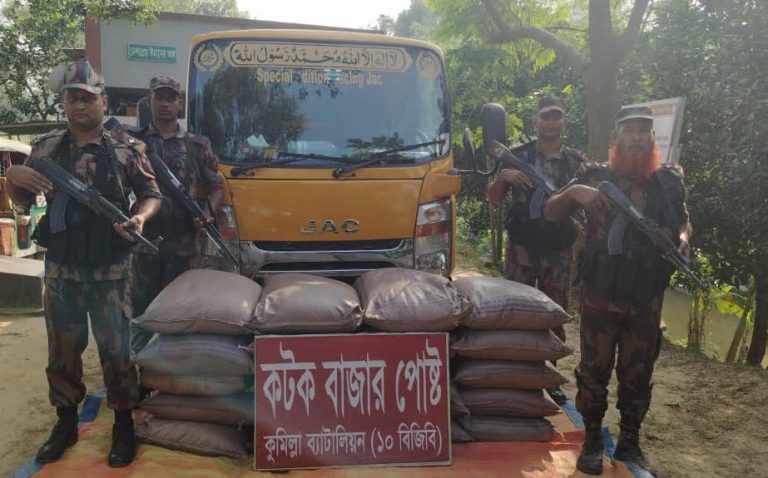 কুমিল্লায় ১০ বিজিবির অভিযানে  ৩৫ লক্ষ ৮০ হাজার টাকার ভারতীয় চিনি  ভর্তি ট্রাক আটক