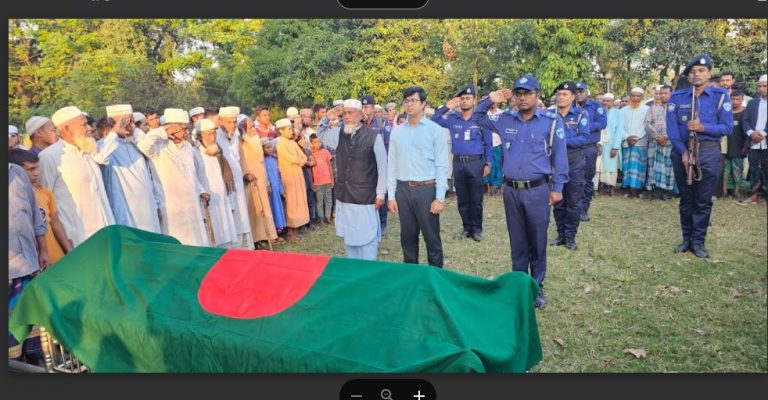 ব্রাহ্মণপাড়ায় রাষ্ট্রীয় মর্যাদায় বীর মুক্তিযোদ্ধা বজলুর রহমানের দাফন সম্পন্ন