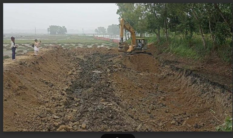 ব্রাহ্মণপাড়ায় ফসলি জমি থেকে ভেকু দিয়ে মাটি কাটার অভিযোগ