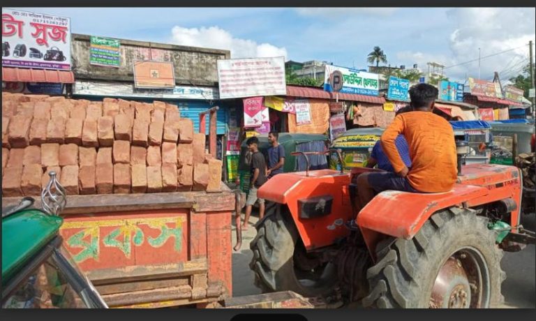 ব্রাহ্মণপাড়ায় আতঙ্কের আরেক নাম অবৈধ ট্রলি ট্রাক্টর