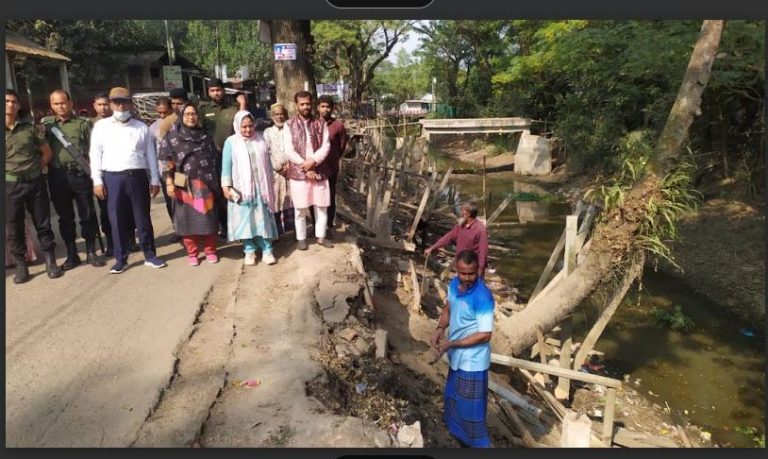 ব্রাহ্মণপাড়ায় প্রশাসনের অভিযানে খালের উপর থেকে অবৈধ ১৭ টি দোকানঘর উচ্ছেদ