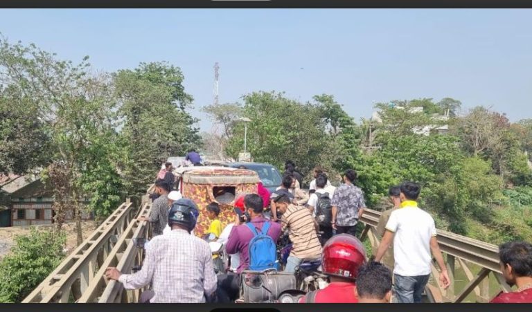 ঝুঁকিপূর্ণ বেইলি সেতুতে ভোগান্তি চরমে দ্রুত সংস্কারের দাবি