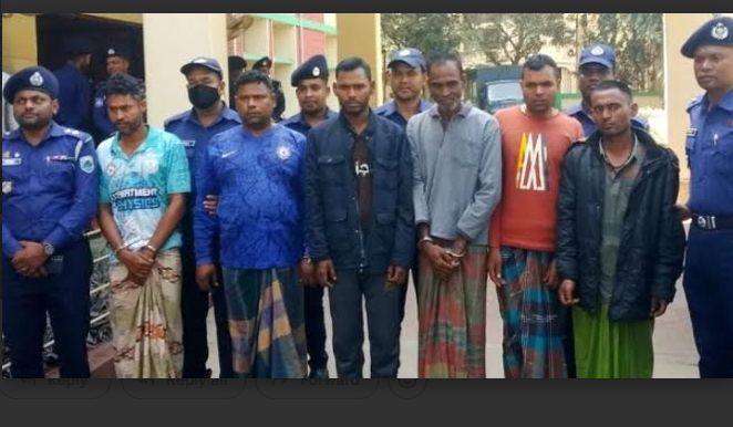 বাস ডাকাতির ঘটনায় আন্ত:জেলা ডাকাত দলের ৬ সদস্য গ্রেফতার
