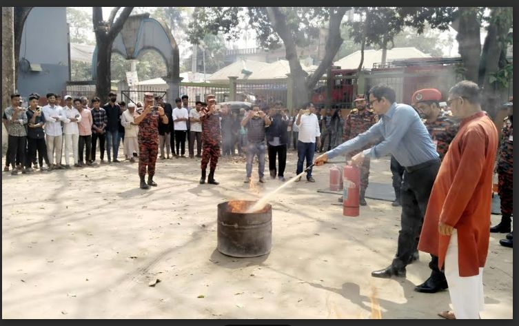 মুরাদনগরে ভূমিকম্প ও অগ্নিবকান্ড বিষয়ক মহড়া ও আলোচনা সভা