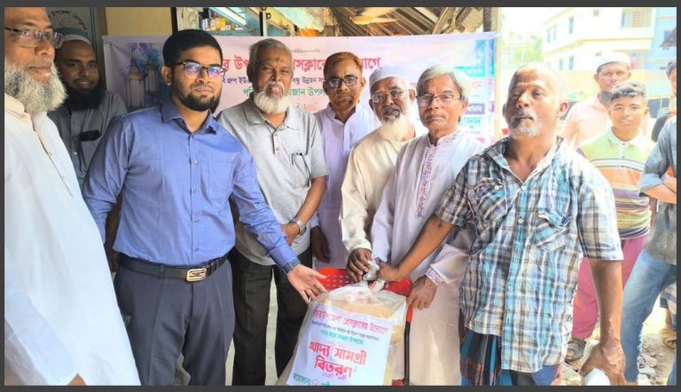 দেবীদ্বার উপজেলা প্রেসক্লাবের উদ্যোগে অসহায় পরিবারে মাঝে খাদ্য সামগ্রী বিতরণ