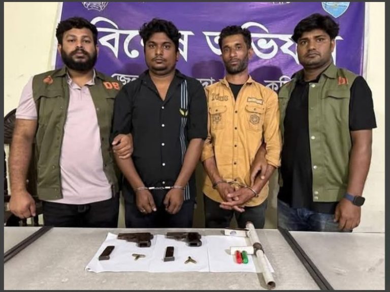 দাউদকান্দিতে আন্তঃজেলা ডাকাত দলের অস্ত্রসহ দুই সদস্য আটক