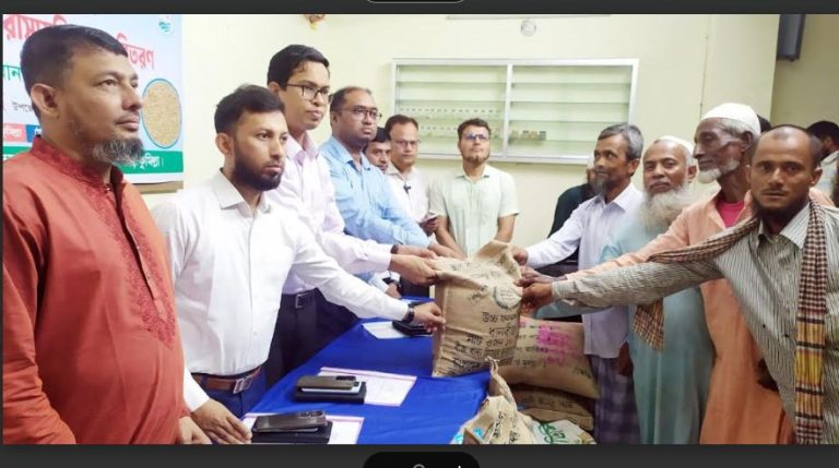 মুরাদনগরে ৭ হাজার কৃষকের  মাঝে বীজ ও সার বিতরণ