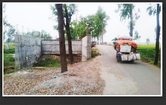পার্বতীপুরে তিন বছরেও নির্মাণ হয়নি ব্রিজ, সড়কে ভোগান্তি