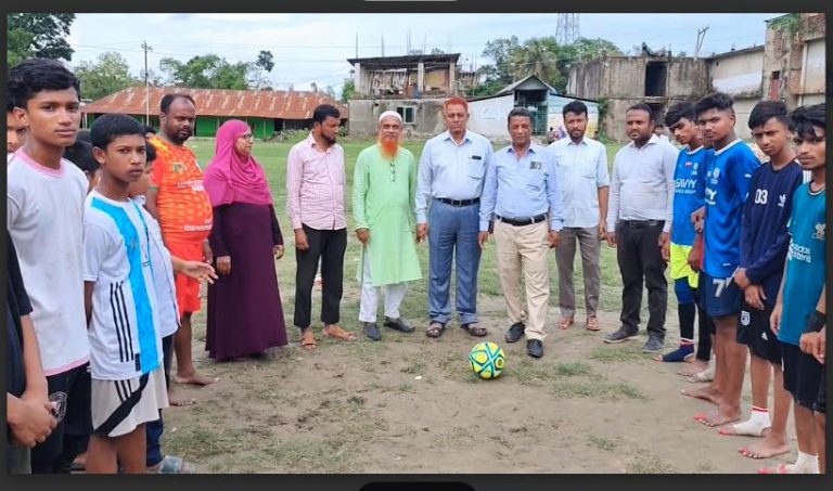 বর্ণাঢ্য আয়োজনে নাঙ্গলকোটের বক্সগঞ্জ উচ্চ বিদ্যালয়ে প্রীতি ফুটবল টুর্নামেন্ট উদ্বোধন