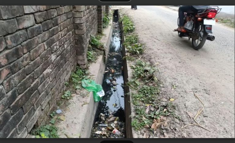 ঝিনাইদহের পৌরসভাগুলোতে সেবার নামে প্রহসন, নাগরিকরা কর দিয়ে কিনছেন অবহেলা