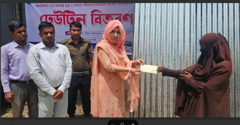 ব্রাহ্মণপাড়ায় প্রাকৃতিক দুর্যোগে ক্ষতিগ্রস্তদের মাঝে নগদ অর্থ ও ঢেউটিন বিতরণ