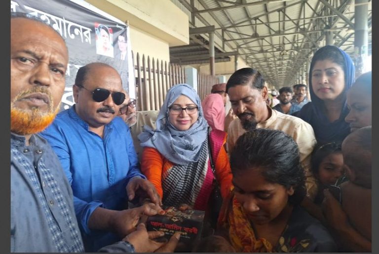শহীদ জিয়ার শাহাদাৎ বার্ষিকীতে কুমিল্লায় নারী ও শিশু অধিকার ফোরাম ছিন্নমূল মানুষের মধ্যে খাদ্য বিতরণ করেছে