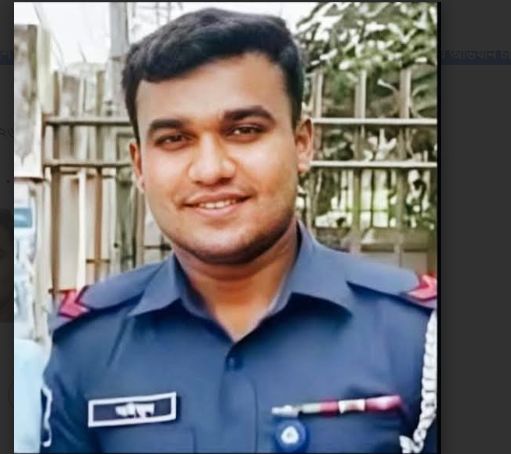 মেঘনায় ট্রলার ডুবি ২দিন পরও খোঁজ মেলেনি পুলিশ সদস্য সাইফুলের,অপেক্ষায় স্বজনেরা