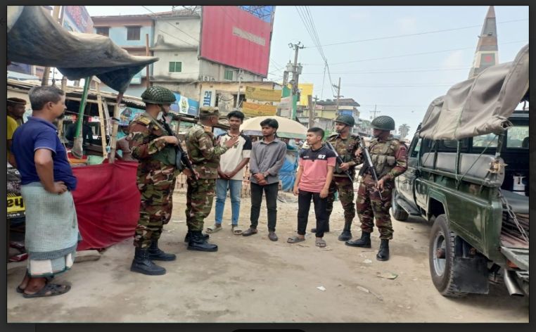 নওগাঁয় সেনাবাহিনীর অভিযানে মাদক কারবারি ও সন্ত্রাসীরা আতঙ্কে গ্রেফতার ২৭