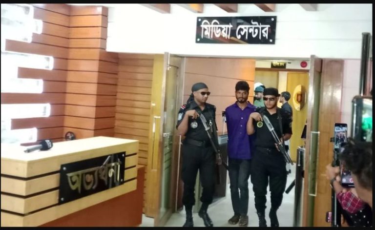 কুমিল্লায় নারী নির্যাতন মুরাদনগরে ভিডিও ছড়ানোর নেপথ্যে দুই ভাইয়ের ‘দ্বন্দ্ব’: র‍্যাব